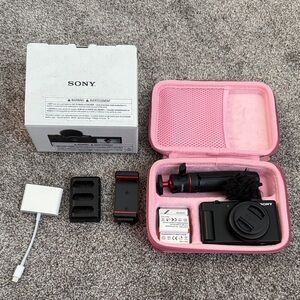 Sony Camera ZV-1F Set with Pink Case